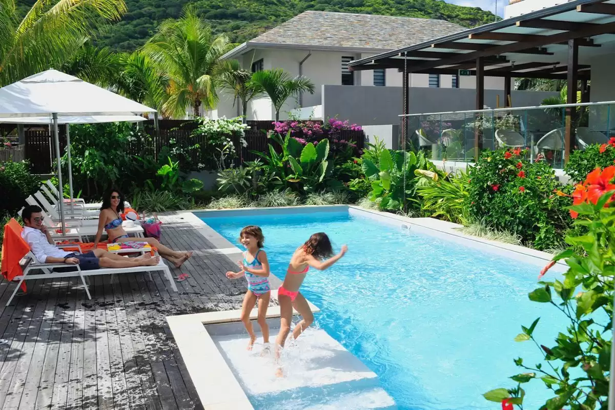 MJ Holidays Mauritius - Piscine